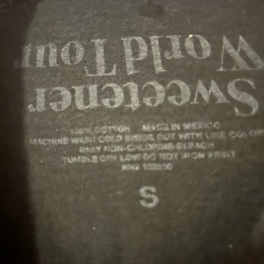 Ariana grande concert shirt - Picture 3 of 3